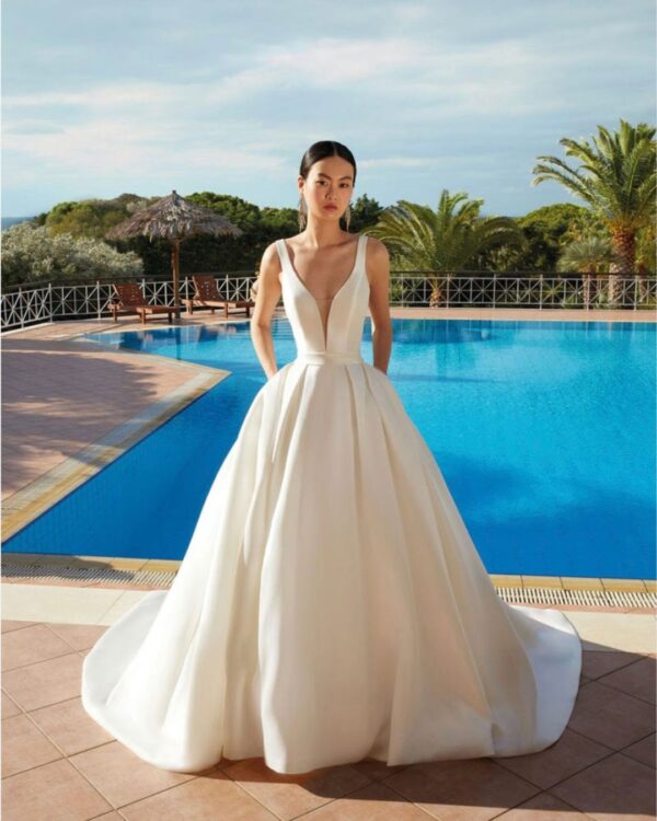 Vestido Mikado corte en A Demetrios