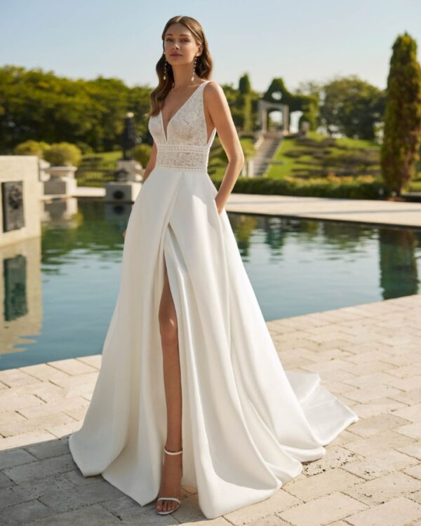 Vestido de novia Rosa Clará línea A con encaje